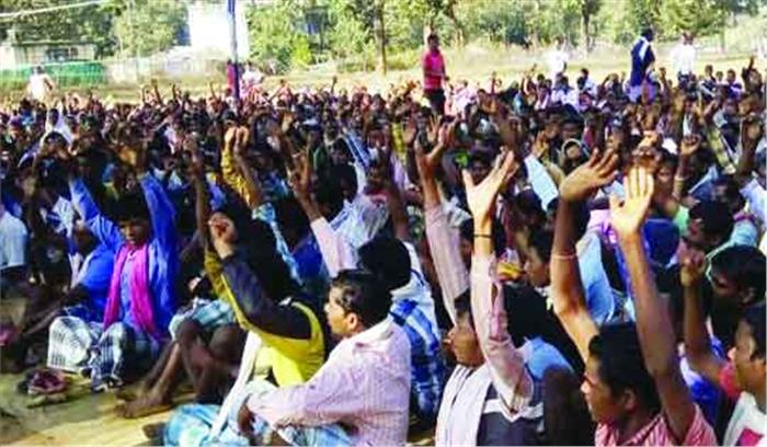 ग्रामीणों ने थाने पहुंचकर कहा नहीं देंगे नक्सलियों का साथ ग्रामीणों ने थाने पहुंचकर कहा नहीं देंगे नक्सलियों का साथ
