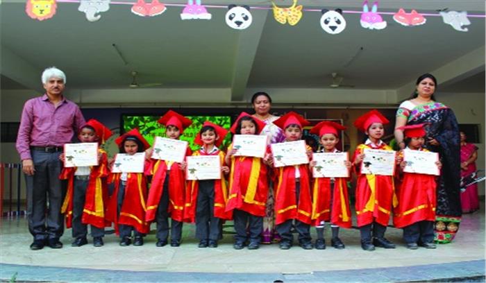 दीक्षांत समारोह में नन्हें बच्चों को किया गया सम्मानित