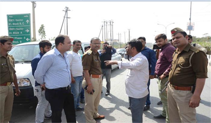 कंपनी मालकीन की कार ओवरटेक कर दिनदहाड़े 8 लाख की लूटे