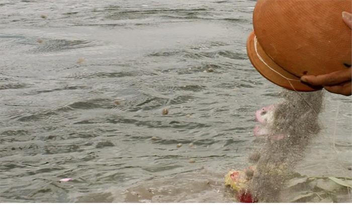 कर्नाटक के राजस्व मंत्री ने किया  त्रिवेणी संगम में 1,000 से अधिक अस्थियों को प्रवाहित