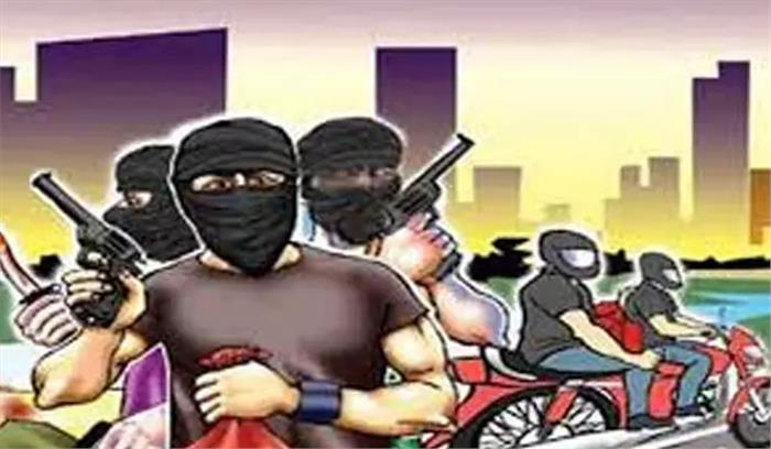 बिहार :किसान के घर डाका , साढ़े छह लाख के आभूषण की लूट बिहार :किसान के घर डाका , साढ़े छह लाख के आभूषण की लूट