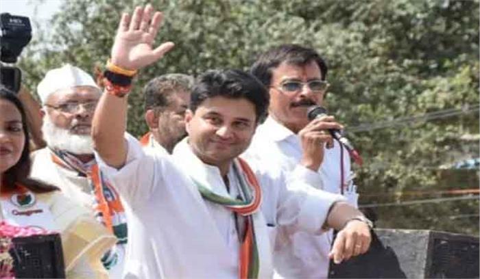 मध्यप्रदेश: सिंधिया ने मुंगावली में किया रोड शो