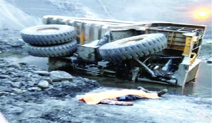 गेवरा खदान में डम्पर पलटा, आपरेटर की दबकर मौत