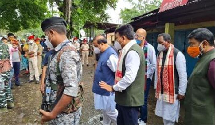असम के मुख्यमंत्री ने तिनसुकिया में ग्रेनेड विस्फोट स्थल का दौरा किया