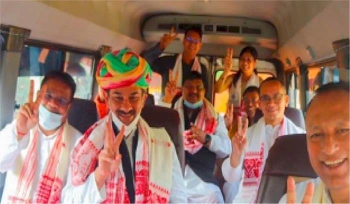असम में कांग्रेस ने चुनाव से पहले बस यात्रा शुरू की असम में कांग्रेस ने चुनाव से पहले बस यात्रा शुरू की
