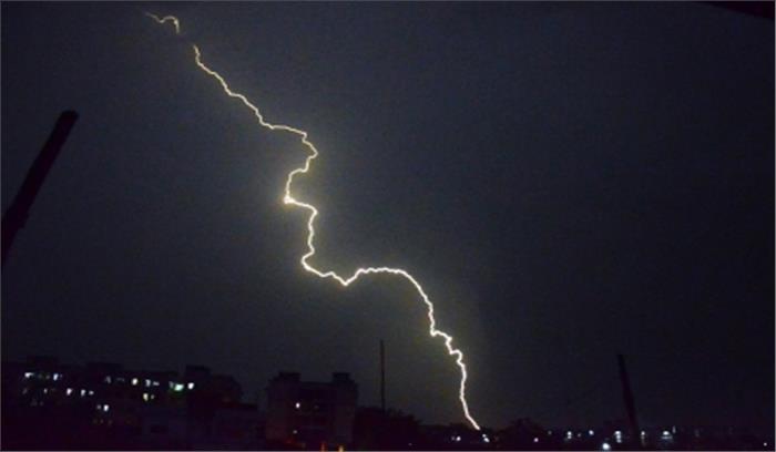 असम में आकाशीय बिजली गिरने से 6 लोगों की मौत असम में आकाशीय बिजली गिरने से 6 लोगों की मौत