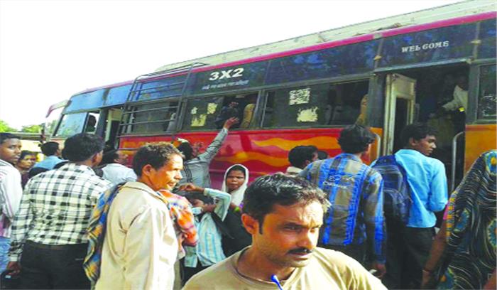 बस स्टैण्ड में मूलभूत सुविधाएं नहीं