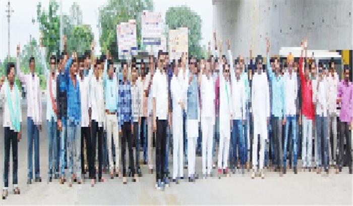 विस घेराव में शामिल हुए कांग्रेस व किसान नेता