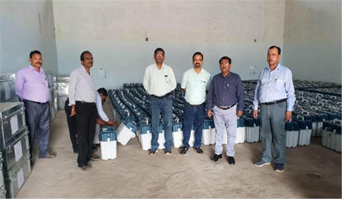 विधानसभा चुनाव के लिये पहुंची, ई.व्ही.एम. मशीन