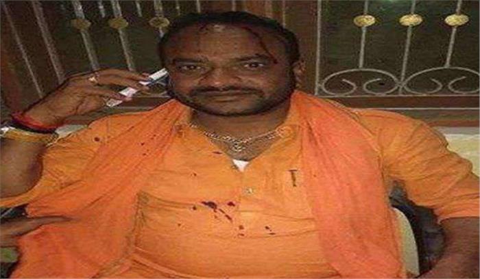 सिद्धार्थनगर में युवकों ने विधायक अमर सिंह चौधरी पर स्याही फेंकी