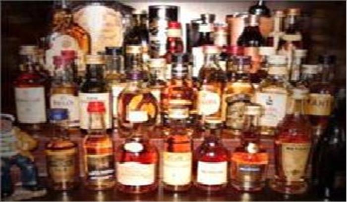 बवाना में 17 हजार शराब की बोतलें पकड़ी