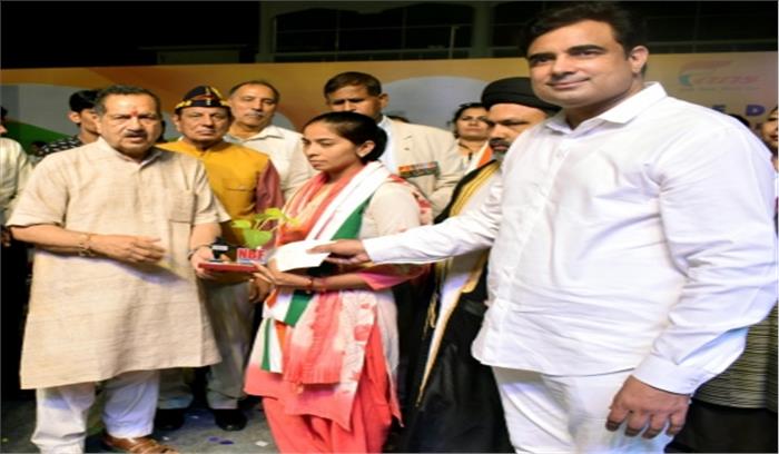 ज्योतिषी ने पुलवामा के शहीदों को श्रद्धांजलि देकर मनाया जन्मदिन