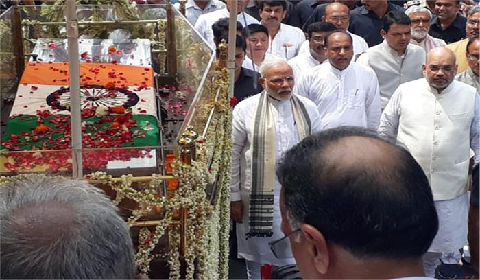 अंतिम यात्रा पर अटल बिहारी वाजपेयी