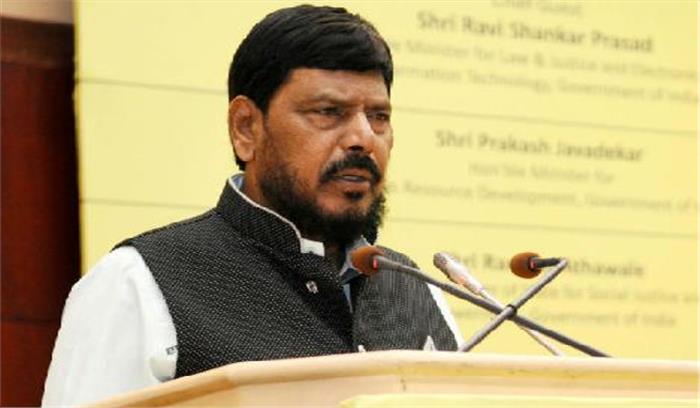 अठावले ने सवर्ण जातियों के आरक्षण की पैरवी की