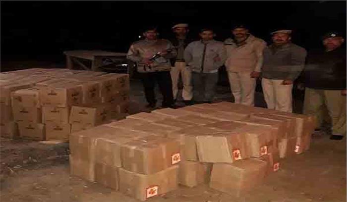 औरैया में 132 पेटी देशी शराब बरामद, तीन गिरफ्तार