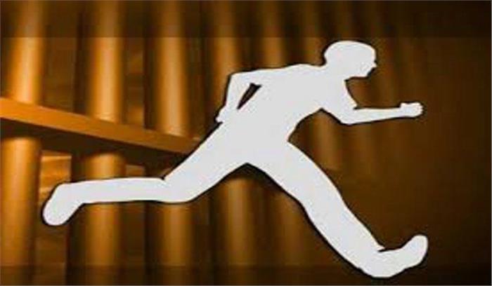 औरैया से 50 लाख की 577 पेटी अंग्रेजी शराब बरामद, तस्कर फरार