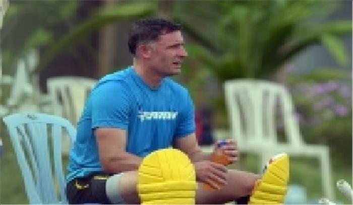 धोनी जैसा कभी किसी से नहीं मिला : माइकल हसी