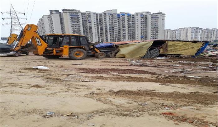 प्राधिकरण ने अवैध झुग्गियों को हटाया