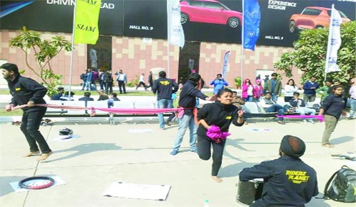 नुक्कड़ नाटक से दिया जा रहा है सुरक्षित वाहन चलाने का संदेश