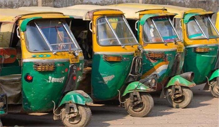 ई-रिक्शा से परेशान हो रहे ऑटो चालक ई-रिक्शा से परेशान हो रहे ऑटो चालक