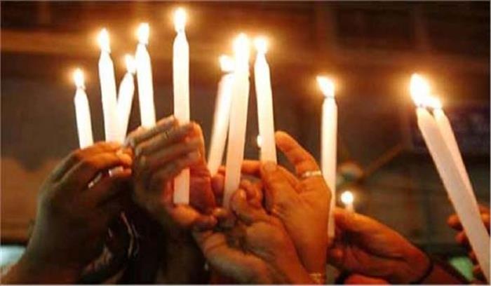 ऑटो चालक की हत्या के विरोध में कैंडल मार्च