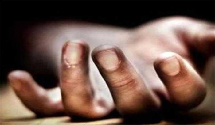 ऑटो के नीचे दबने से चालक की मौत