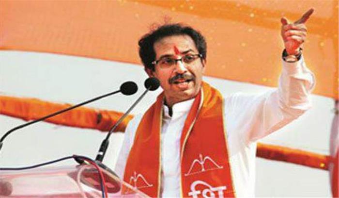 अयोध्या: मंदिर निर्माण के लिए शिवसेना प्रमुख ने भेंट किया चांदी की ईंट