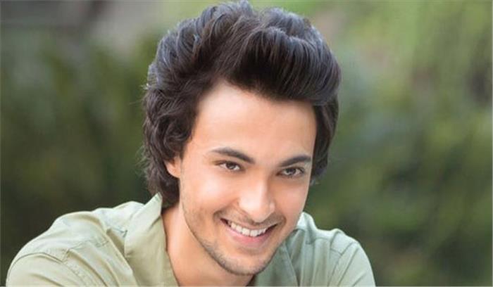 आयुष शर्मा ने कहा राजनीति में जाने के लिए अभी तैयार नहीं हूं ​​​​​​​