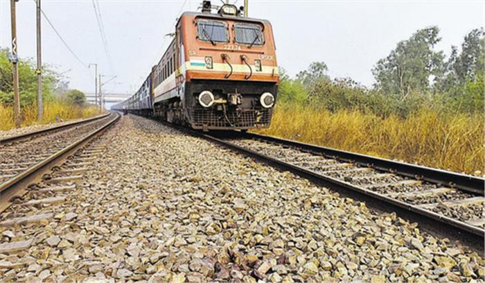 आज़मगढ़: तमसा पैसेंजर ट्रेन पटरी से उतरी, कोई हताहत नहीं आज़मगढ़: तमसा पैसेंजर ट्रेन पटरी से उतरी, कोई हताहत नहीं