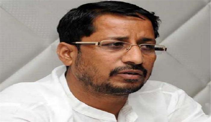 बेरोजगार नौकरी के लिये तरस रहे, सिद्धू अपने ही परिवार में बांट रहे नौकरियां: जोशी बेरोजगार नौकरी के लिये तरस रहे, सिद्धू अपने ही परिवार में बांट रहे नौकरियां: जोशी