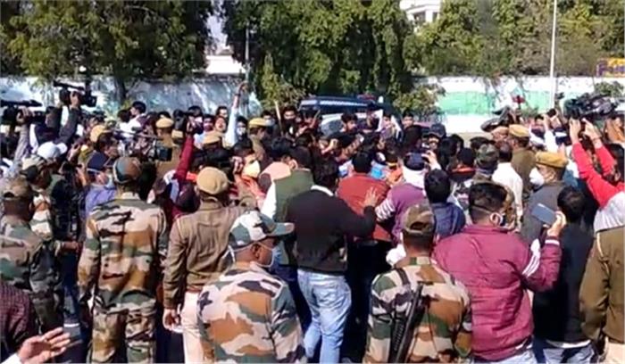 भाजपा प्रदेश कार्यालय पर पथराव करना लोकतंत्र की मर्यादाओं के खिलाफ है : चतुर्वेदी