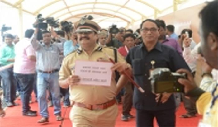 भाजपा सांसद के विरोध में हेमंत करकरे के वेश में पहुंचे एनसीपी नेता