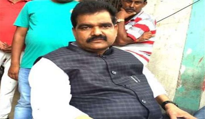 भाजपा सांसद ओमप्रकाश यादव के खिलाफ प्राथमिकी दर्ज