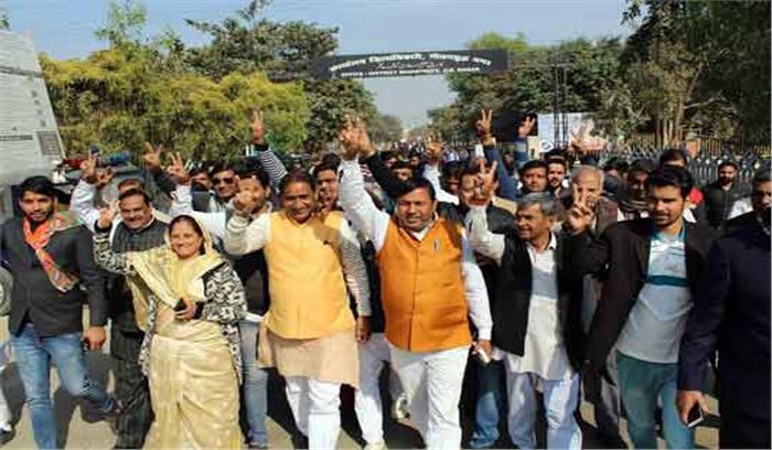 दादरी से भाजपा प्रत्याशी तेजपाल ने भरा पर्चा दादरी से भाजपा प्रत्याशी तेजपाल ने भरा पर्चा