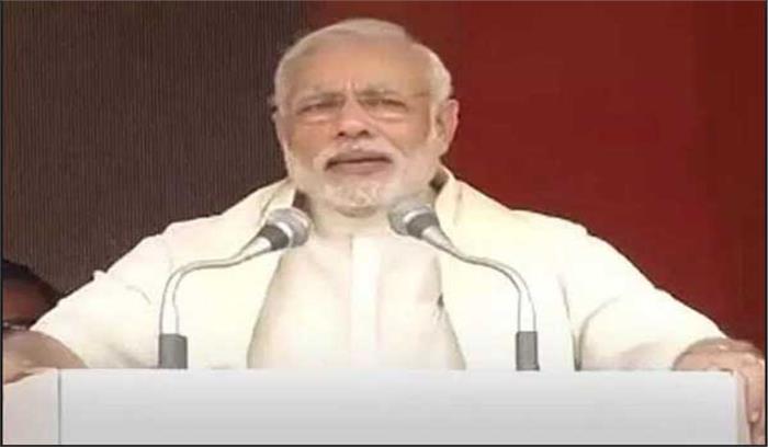 एक मंच पर आए मोदी-नीतीश, मोदी ने किया पूर्व प्रधानमंत्रियों पर व्यंग्य