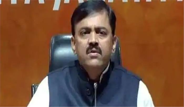 भाजपा नेता पर जूता फेंकने वाला हिरासत में