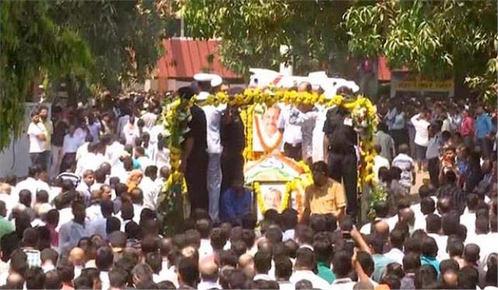 मनोहर पर्रिकर की अंतिम यात्रा जारी, उमड़ा जनसैलाब मनोहर पर्रिकर की अंतिम यात्रा जारी, उमड़ा जनसैलाब