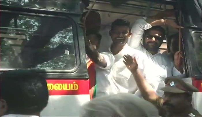 पुड्डुचेरी में राज्य विधानसभा का घेराव कर रहे भाजपा कार्यकर्ताओं को पुलिस ने किया गिरफ्तार