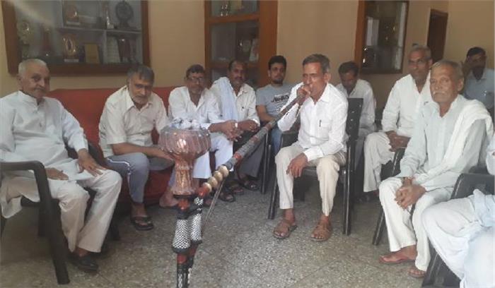 तेवतिया ने गन्ना भुगतान पर किसानों से की चर्चा  