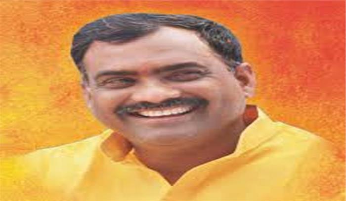 मोदी का पत्र लेकर नगरवासियों के दरवाज़े पहुँचे मंत्री गिरीश यादव