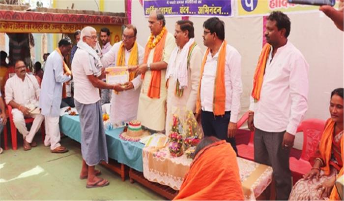 जनसंपर्क यात्रा से गांवों में उत्साह का माहौल जनसंपर्क यात्रा से गांवों में उत्साह का माहौल