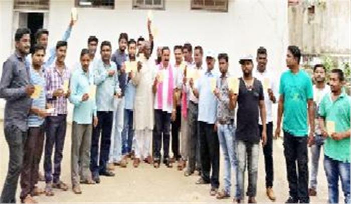 पोस्टकार्ड अभियान के तहत इस्तीफे की मांग