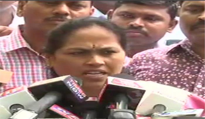 करंदलाजे ने सुप्रीम कोर्ट के फैसले का किया स्वागत, येद्दियुरप्पा सिद्ध करेंगे बहुमत करंदलाजे ने सुप्रीम कोर्ट के फैसले का किया स्वागत, येद्दियुरप्पा सिद्ध करेंगे बहुमत