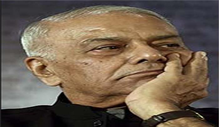 यशवंत सिन्हा किसानों के पक्ष में धरने पर बैठे