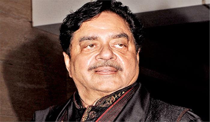 बीएमसी ने शत्रुघ्न सिन्हा के अवैध निर्माण पर चलाया बुल्डोजर