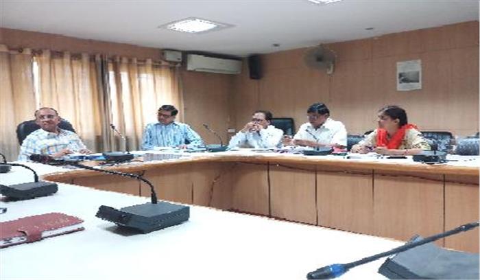 योजनाओं का गांव-गांव प्रचार प्रसार करें अधिकारी