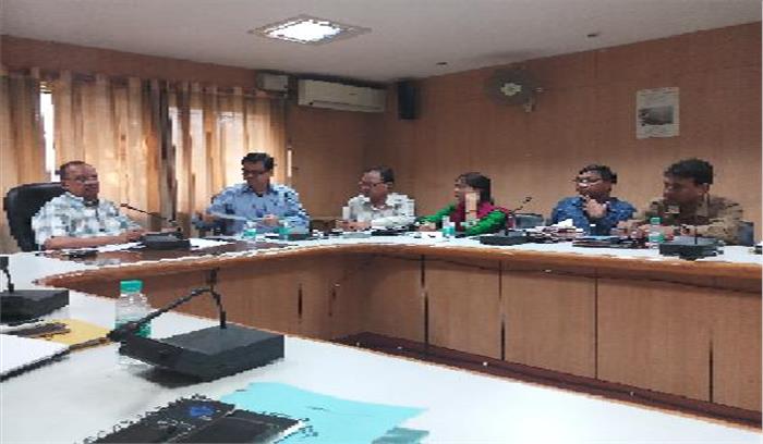 विकास में तेजी लाने के लिए विशेष प्रयास करें अधिकारी: जिलाधिकारी