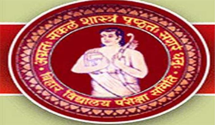बिहार: परीक्षार्थी मैट्रिक की परीक्षा अब सिर्फ चप्पल में दे सकेंगे