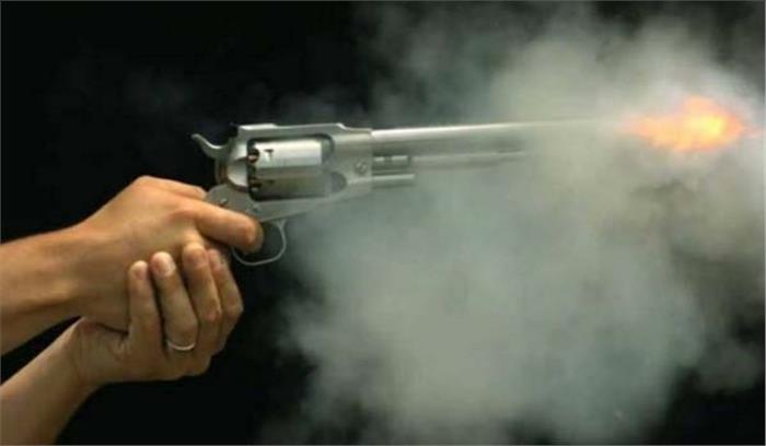 हर्ष फायरिंग में गोली लगने से बीएसएफ जवान घायल हर्ष फायरिंग में गोली लगने से बीएसएफ जवान घायल