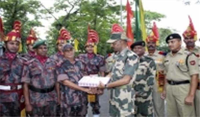 भारतीय, बांग्लादेश सीमा रक्षकों ने एक दूसरे को ईद की दी शुभकामनाएं 